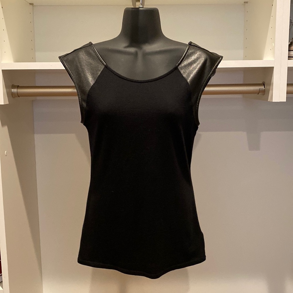 Express cotton top with vegan leather sleeves